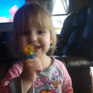 Meet your Posher, Lorie